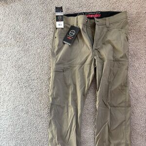 Wrangler Men's Olive Chinos